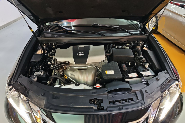 雷克萨斯ES 2016款 200 Midnight特别限量版机舱底盘24