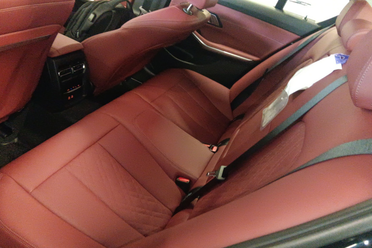 宝马3系 2025款 325i M运动套装中控内饰21