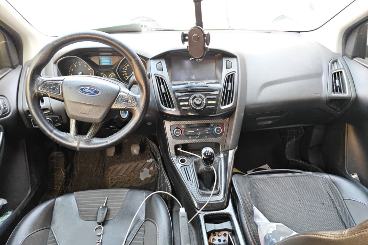 福特 福克斯 2015款 三厢 EcoBoost 125 手动超能风尚型中控内饰7002