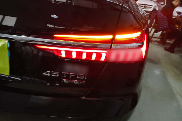 奥迪A6L 2025款 改款 45 TFSI quattro 臻选动感型车身外观9