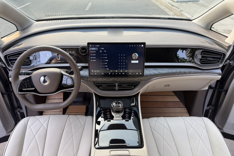 腾势D9 2022款 DM-i 1040 尊贵型中控内饰7005