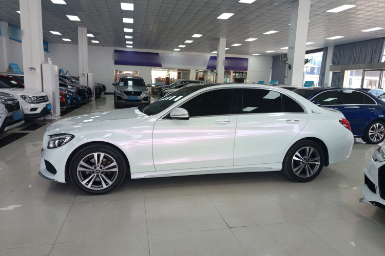 奔驰C级 2017款 改款 C 200 L 运动版车身外观4