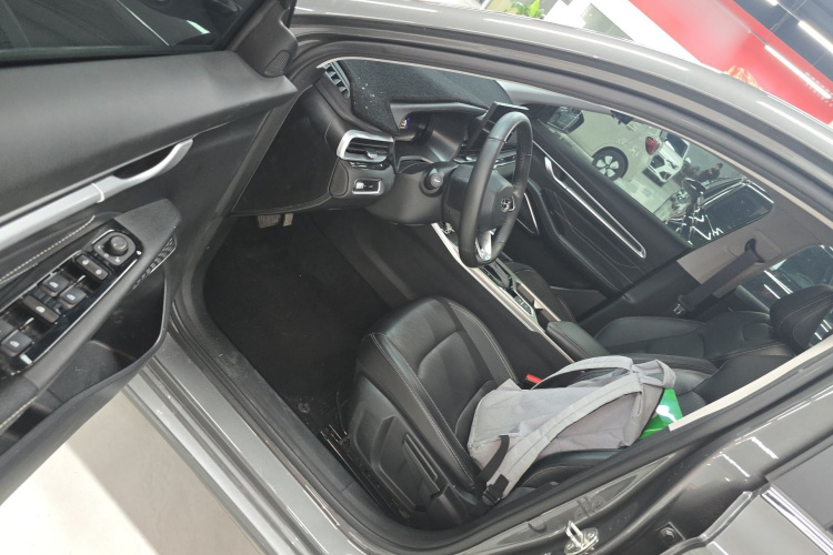 吉利汽车 帝豪 2023款 第4代冠军版 1.5L CVT尊贵型中控内饰7003