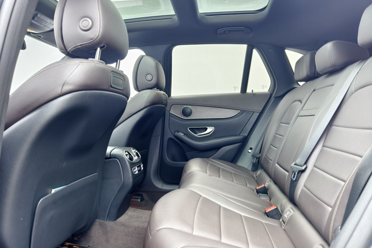 奔驰GLC 2017款 GLC 300 4MATIC 动感型中控内饰7011