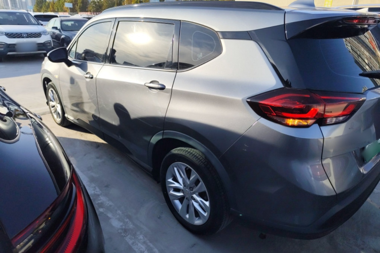 雪佛兰 沃兰多 2018款 530T 自动劲享版（5+2款） 国V车身外观6003