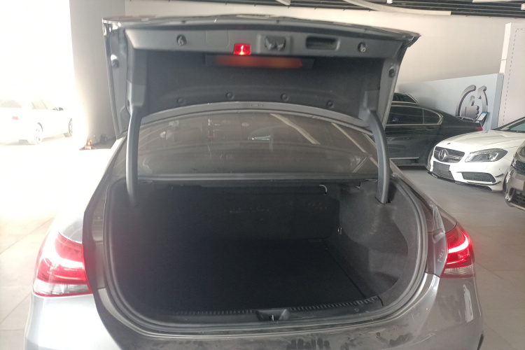 奔驰A级 2020款 改款 A 180 L 运动轿车特殊配置局部细节23