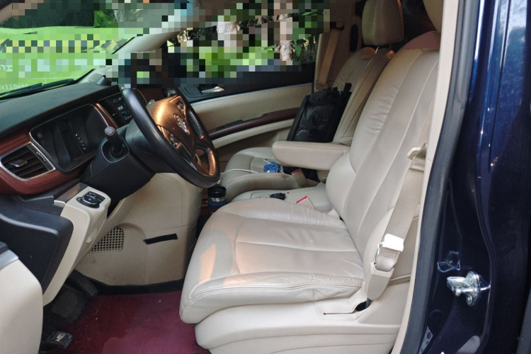 别克GL8 2017款 25S 尊贵型 国V中控内饰19