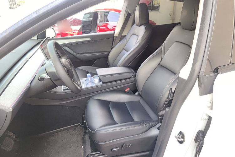 特斯拉 Model Y 2023款 后轮驱动版中控内饰19
