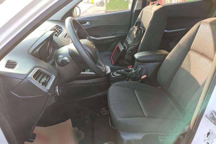 福特 福睿斯 2019款 改款 1.5L 手动质享型 国VI中控内饰19