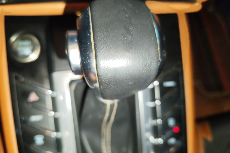 众泰SR9 2017款 2.0T 自动极致之光版局部细节18