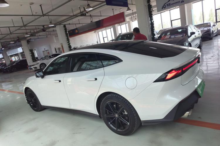 长安UNI-V 智电iDD 2023款 智电iDD 1.5T 113km智酷型车身外观6003