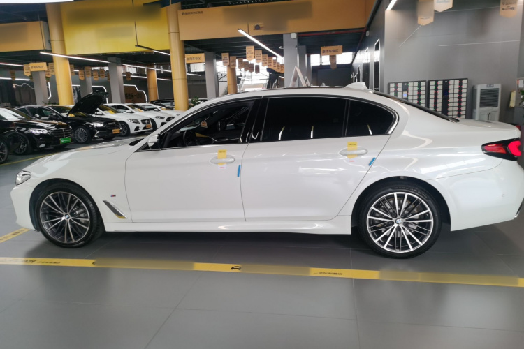 宝马5系 2023款 530Li 领先型 M运动套装车身外观4