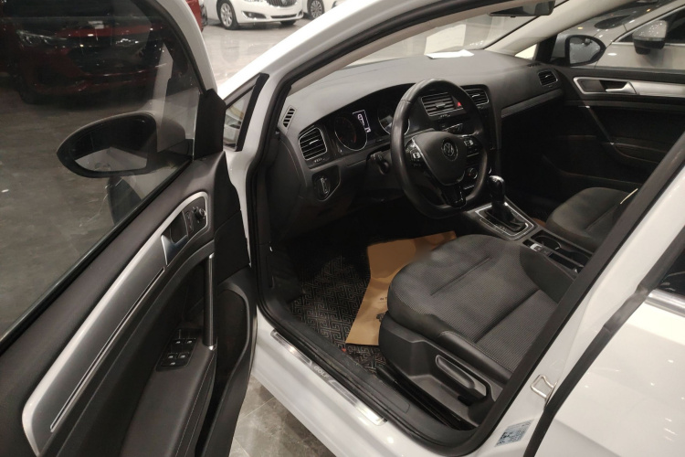 大众 高尔夫 2019款 1.6L 自动舒适型 国V中控内饰7003