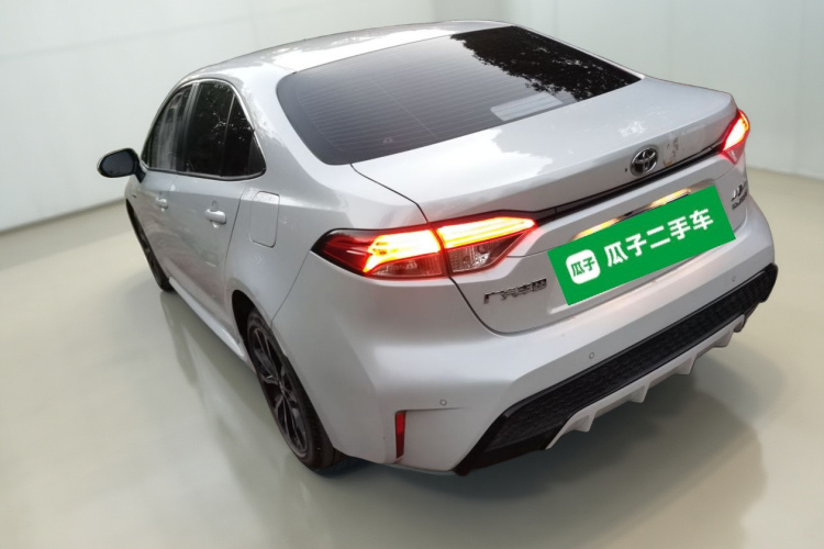 丰田 雷凌 2022款 双擎 1.8H E-CVT运动版车身外观5