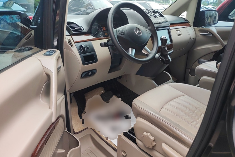 奔驰 唯雅诺 2013款 3.0L 舒适版中控内饰7003