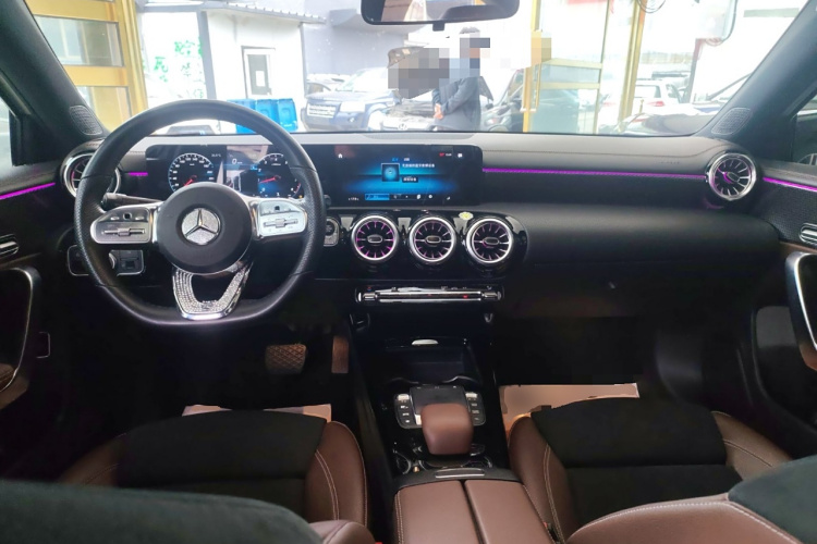 奔驰A级 2021款 A 200 L 运动轿车时尚型中控内饰7002