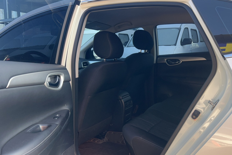 日产 轩逸 2022款 经典 1.6XE CVT舒适版中控内饰7002