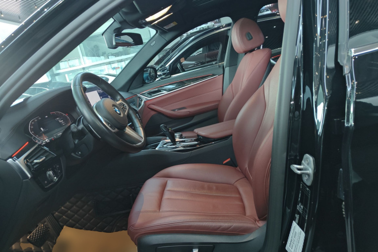 宝马5系 2020款 530Li 领先型 M运动套装中控内饰19