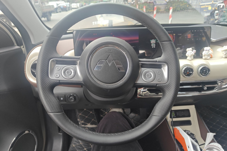 五菱汽车 五菱缤果 2023款 333km 灵犀互联+款中控内饰13