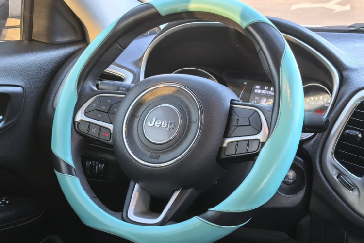 Jeep 指南者 2019款 220T 自动悦享版中控内饰7003