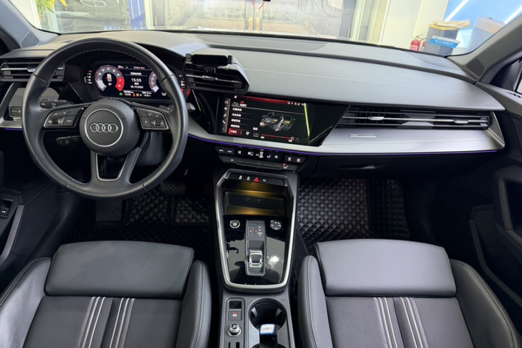 奥迪A3 2024款 A3L Limousine 35 TFSI 时尚运动型中控内饰7001