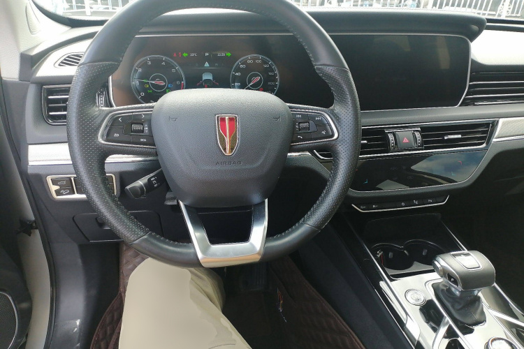 红旗HS5 2022款 2.0T 智联旗享四驱版中控内饰13