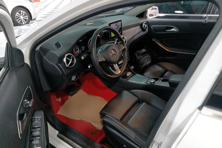 奔驰GLA 2018款 GLA 200 时尚型中控内饰19