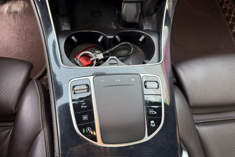 奔驰GLC 2020款 GLC 260 L 4MATIC 动感型中控内饰7001