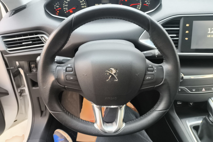 标致308S 2015款 1.2T 自动劲驰版局部细节13