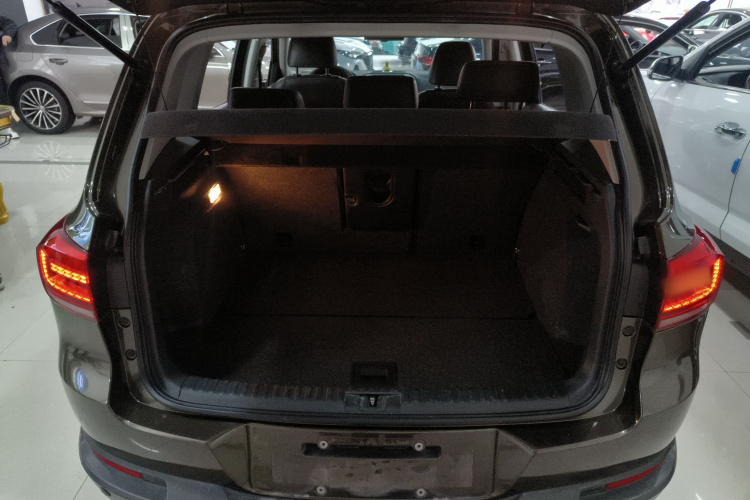 大众 途观 2016款 300TSI 自动四驱豪华版机舱底盘23