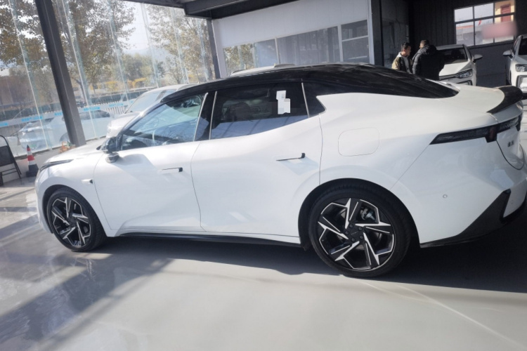 领克07 2024款 EM-P 126长续航 Ultra车身外观4