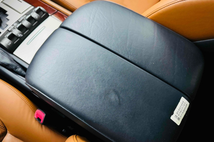 雷克萨斯LX（平行进口）中控内饰7010