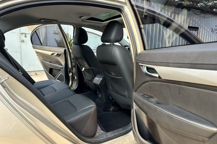 吉利汽车 帝豪 2020款 1.5L CVT豪华型中控内饰7008