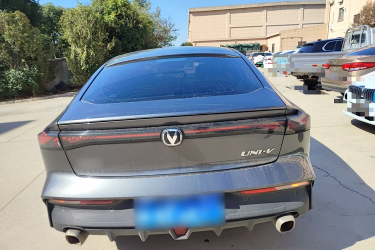 长安UNI-V 2022款 1.5T 尊贵型车身外观6
