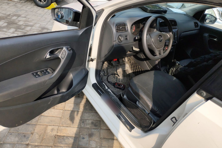 大众 Polo 2014款 1.4L 手动风尚版中控内饰20