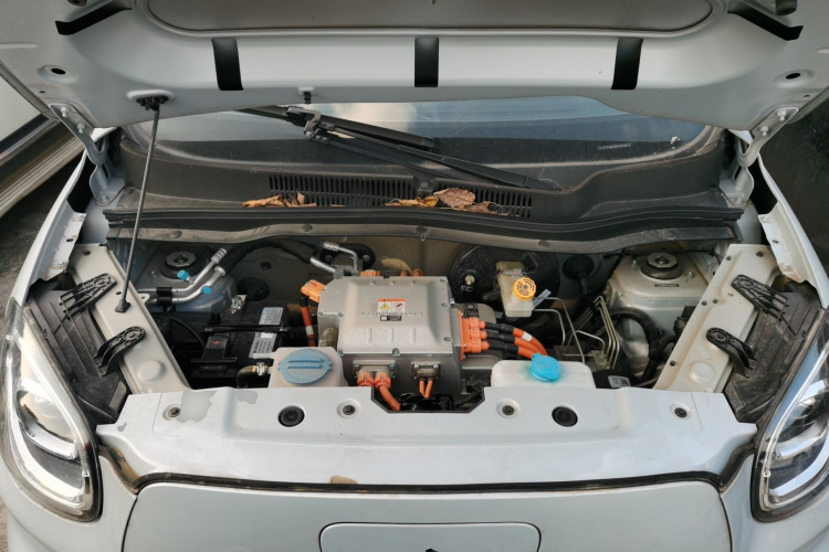 零跑汽车 零跑T03 2023款 403轻享版机舱底盘24