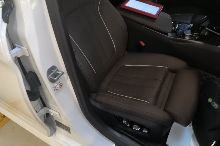 宝马5系新能源 2021款 535Le 先锋版M运动套装局部细节41