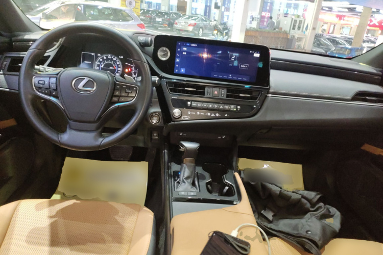 雷克萨斯ES 2023款 200 卓越版中控内饰7002