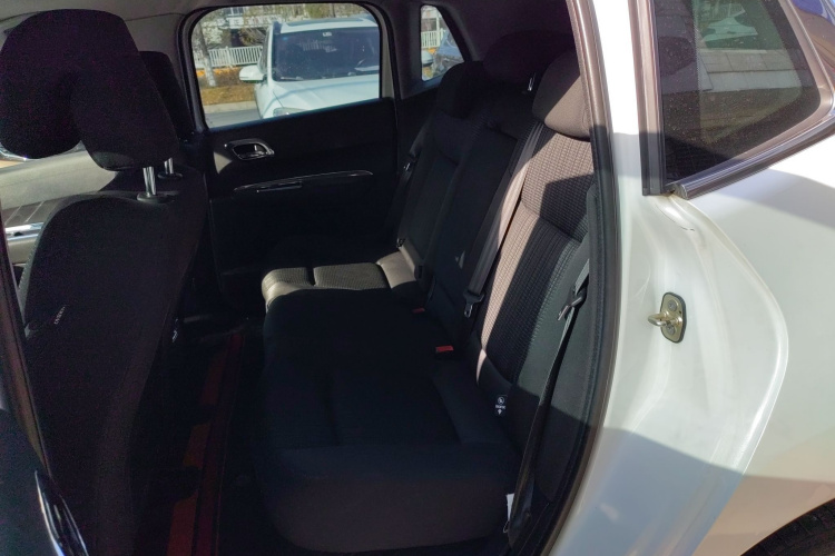 标致3008 2016款 1.6THP 自动经典版中控内饰21