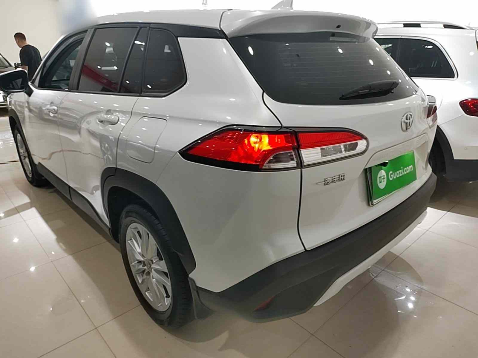 丰田 卡罗拉锐放 2023款 2.0L 先锋版(3)