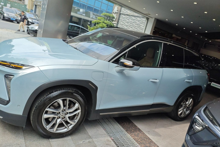 蔚来ES6 2020款 600KM 运动版车身外观4