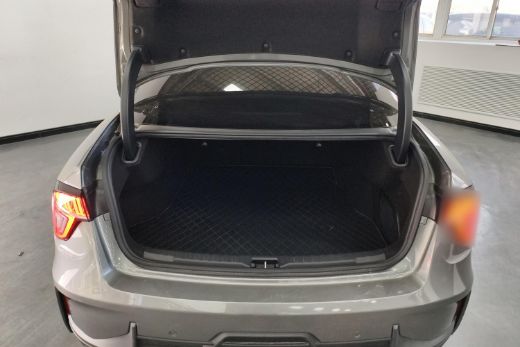 领克03 2021款 2.0TD 自动劲 冠军版机舱底盘23