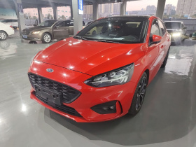 福特 福克斯 2020款 三厢 EcoBoost 180 自动ST Line