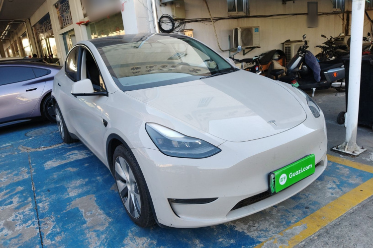 特斯拉 Model Y 2021款 标准续航后驱版车身外观3