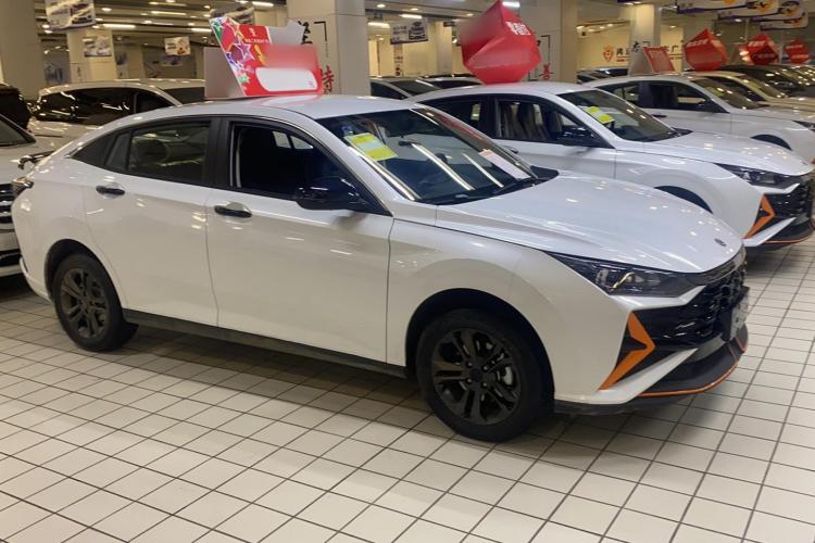 东风风神 奕炫 2024款 1.5L 自动劲速版车身外观6002