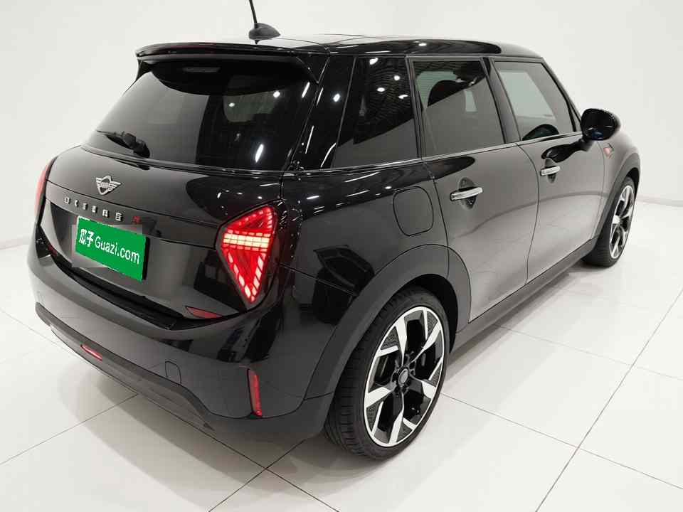 MINI 2025款 2.0T COOPER S 艺术家 五门版(4)