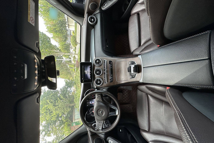 奔驰GLC 2018款 改款 GLC 300 4MATIC 动感型中控内饰7001