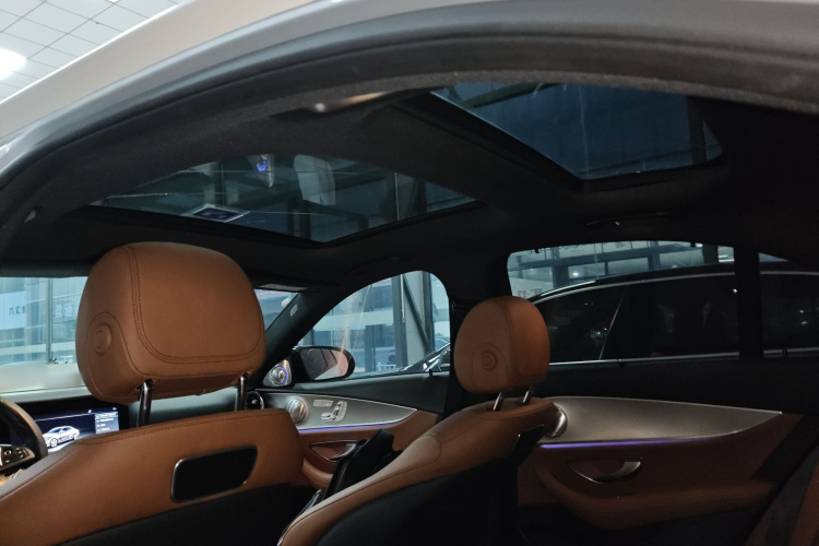 奔驰E级 2017款 改款 E 300 运动型局部细节22