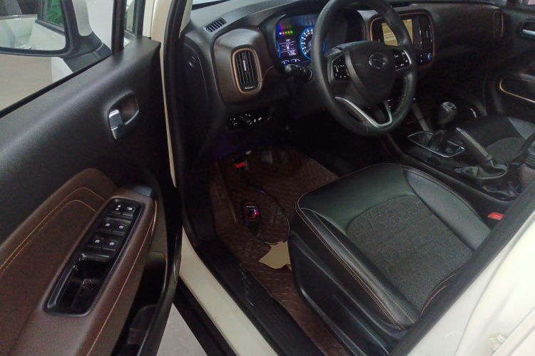 广汽传祺 传祺GS3 2019款 235T 手动精英版中控内饰7003