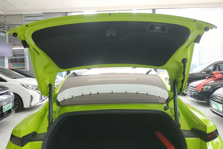 小鹏P7 2021款 670E鹏翼版机舱底盘23